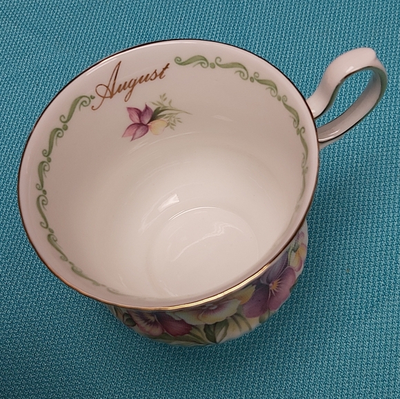 ๐ซ August Pansy Birthday Tea Cup & Saucer - Picture 6 of 11